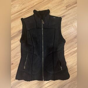 Sleek Black Women's Vest with Zipper Detail
